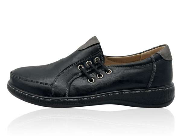 Bequemer Damen-Slipper mit Elastikeinsätzen zum Reinschlüpfen