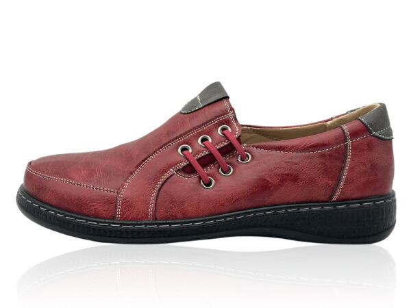 Bequemer Damen-Slipper mit Elastikeinsätzen zum Reinschlüpfen